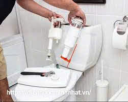 Khắc Phục Vấn Đề Bồn Cầu Xả Nước Yếu Hiệu Quả Nhất!