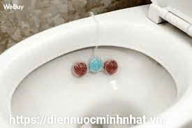 Cách treo viên xả bồn cầu hiệu quả tuyệt đối